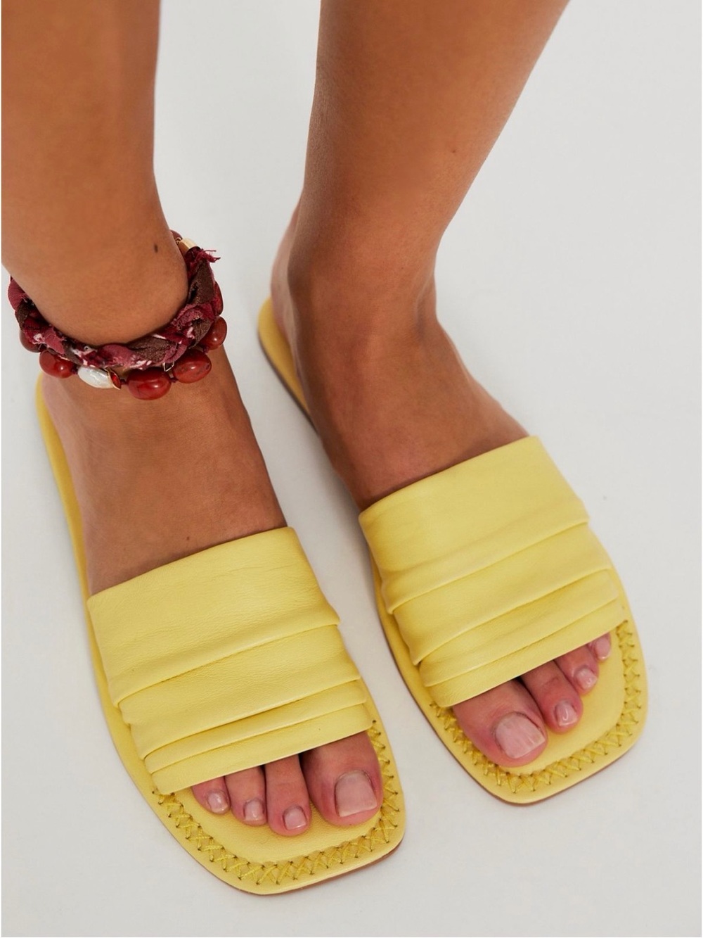 NWT Free People Evelyn Slip On Sandals – Sunkissed Yellow Leather Size 7.5 NIB